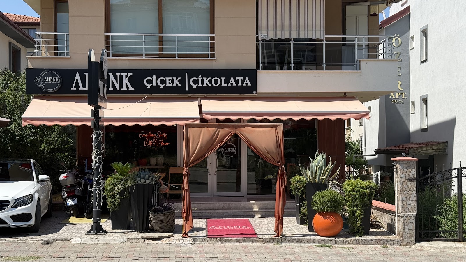 AHENK ÇİÇEK&ÇİKOLATA