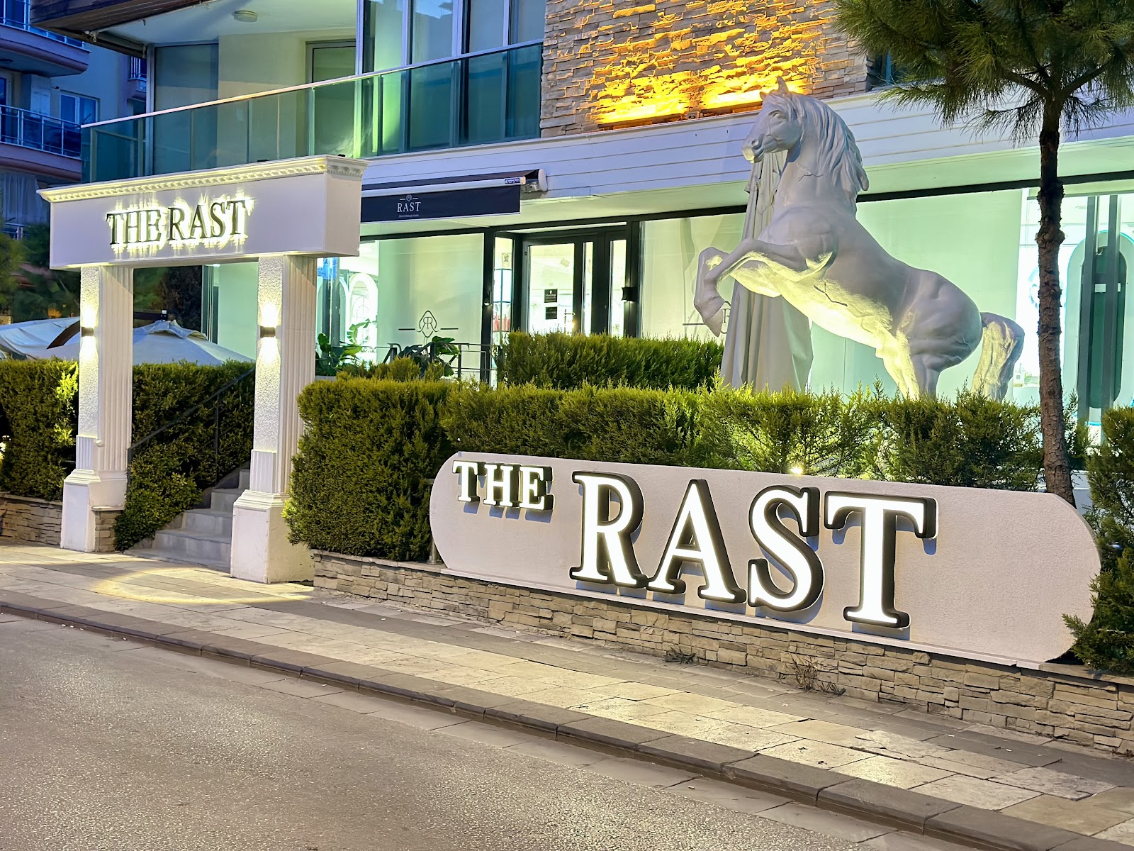 Rast Studio Denizli Kuaför kır düğünü mekanı — Merkezefendi
