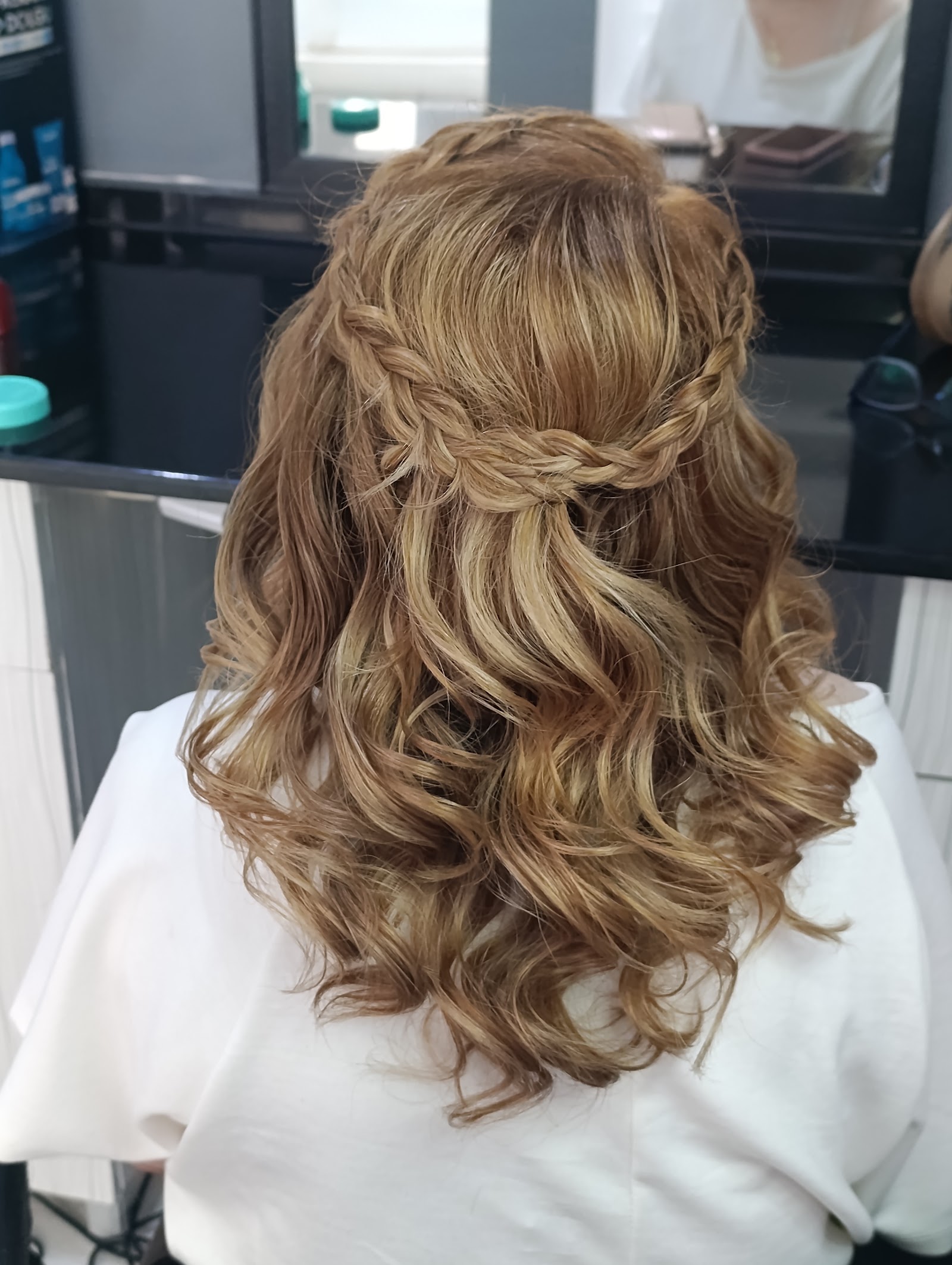 SALON PERA